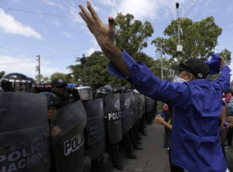 La oposición acusa a Ortega, en el poder desde 2007, de instaurar una dictadura marcada por la corrupción, junto con su esposa la vicepresidenta Rosario Murillo.