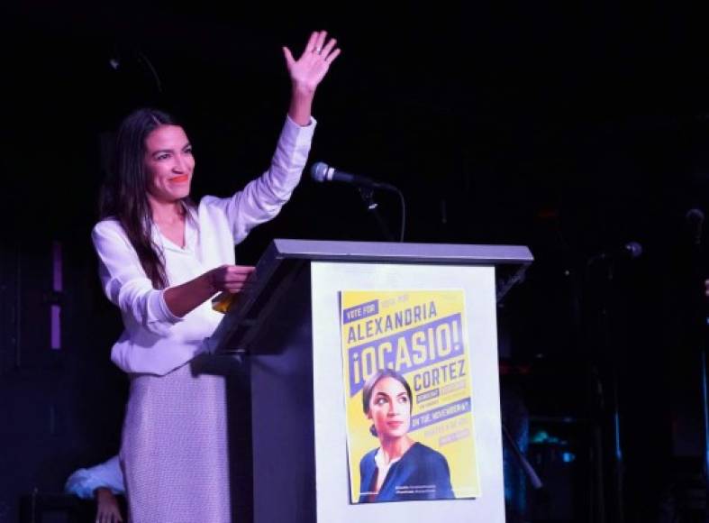 Alexandria Ocasio-Cortez arrives on stage to speak to her supporters during her election night party in the Queens Borough of New York on November 6, 2018. - 28-year-old Alexandria Ocasio-Cortez from New Yorks 14th Congressional district won Tuesdays election, defeating Republican Anthony Pappas and becomes the youngest woman elected to Congress. (Photo by Don EMMERT / AFP)