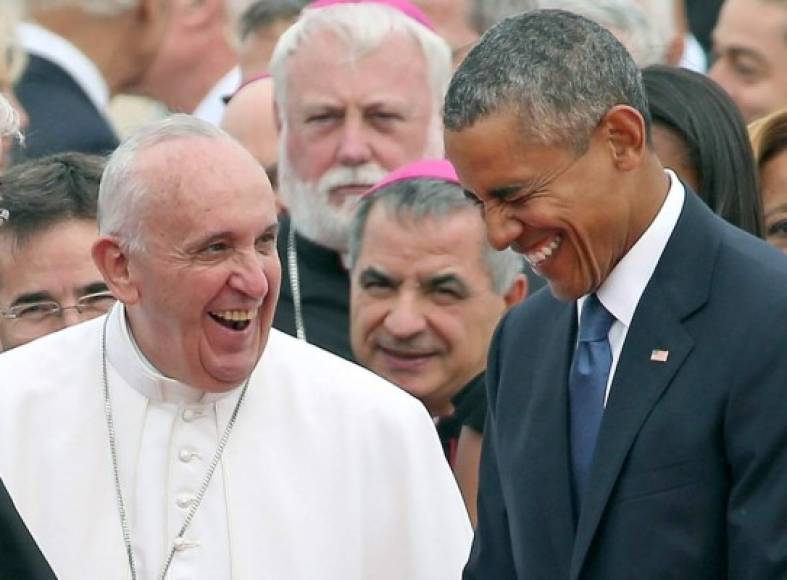 Pete Souza, el fotógrafo del expresidente Barack Obama, ha estado troleando al sucesor de su exjefe desde que este llegó a la Casa Blanca. La cuenta oficial de Instagram de Souza está llena de imágenes irónicas que antagonizan y hacen sombra a Donald Trump.