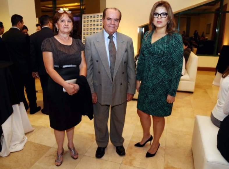 Diana Paz, José Martínez y Claudia Barrientos.