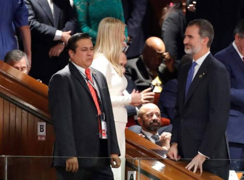 El Rey Felipe VI de España también llegó a la toma de posesión de AMLO. En esta foto fue captado conversando con Ivanka Trump.