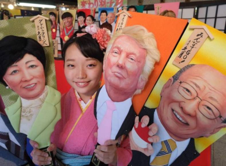 Japón. Raquetas de trump para aplastar demonios. La empresa nipona Kyugetsu decidió usar la imagen de Donald Trump para su tradicional raqueta con la que los japoneses golpean” a los malos espíritus.<br/>