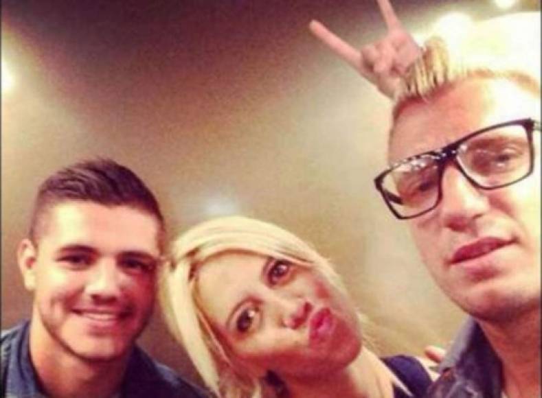 Cabe señalar que Wanda Nara fue esposa del delantero Maxi López, su amigo Icardi sorpresivamente se fijó en la misma mujer y posteriormente la conquistó.