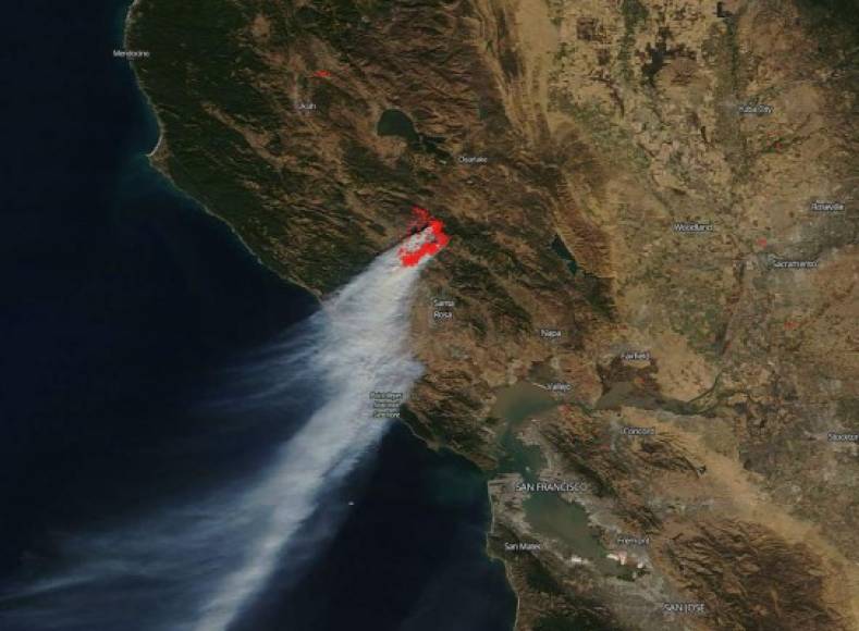 La NASA divulgó una imagen que evidencia la magnitud del incendio en California visto desde el espacio.