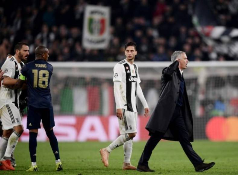 Mourinho una vez más da de qué hablar al hacerle este terrible gesto a la afición de la Juventus.