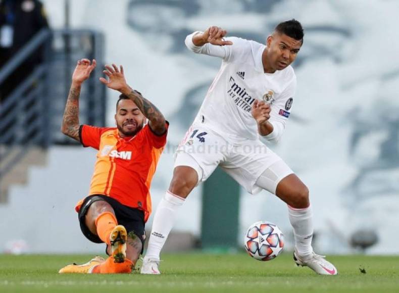 Casemiro - El mediocampista brasileño estuvo sobrepasado y desesperado. En la segunda parte mejoró las prestaciones del equipo con su agresividad.