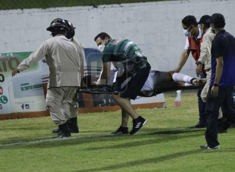 Aldair Peña tenía problemas para respirar por lo que vivieron momentos de mucha tensión en el Platense - Honduras Progreso.