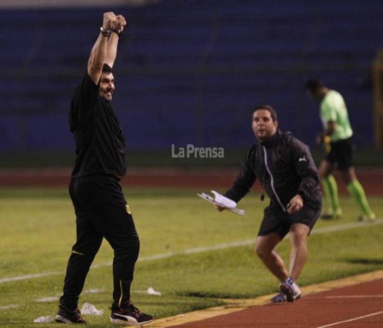 Martín García, entrenador que ha llegado al cuadro españolista, celebró a lo grande con Rodrigo Castro, preparador fisico del equipo.