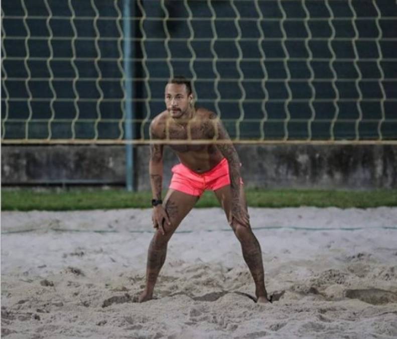 Neymar se encuentra en su nueva mansión en Río de Janeiro pasando la cuarentena y haciendo de todo. El crack brasileño del PSG no pierde el tiempo para divertirse.