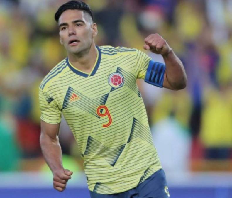Radamel Falcao: El delantero colombiano estaría saliendo del Mónaco de Francia y medios informan que será nuevo jugador del Galatasaray de Turquía. El atacante estará viajando el jueves.