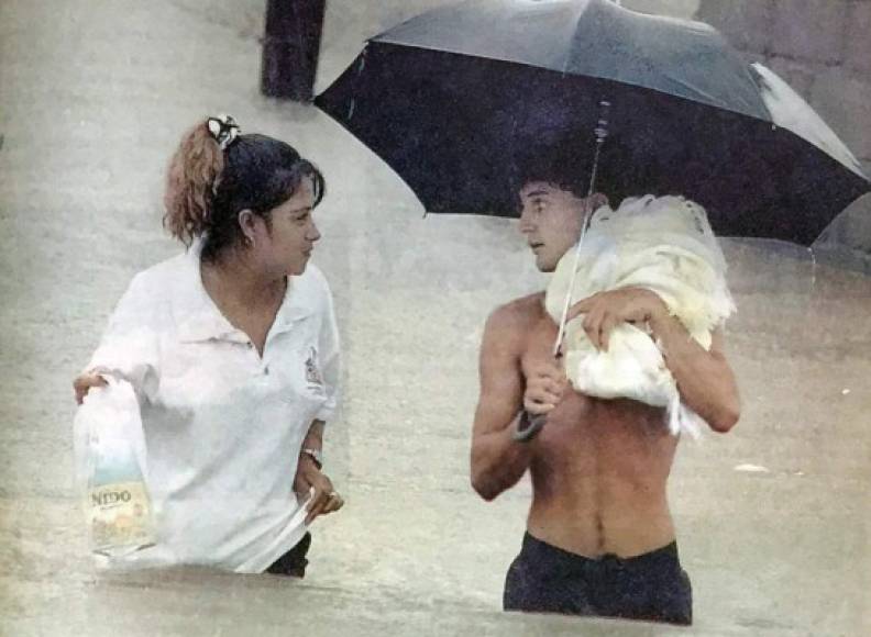 La lluvia acumulada en los ríos causó inundaciones extensivas a lo largo del país.