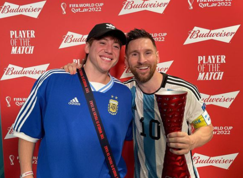 El rapero de 25 años ya tuvo la oportunidad de conocer a Lionel Messi en el Mundial de Qatar 2022.