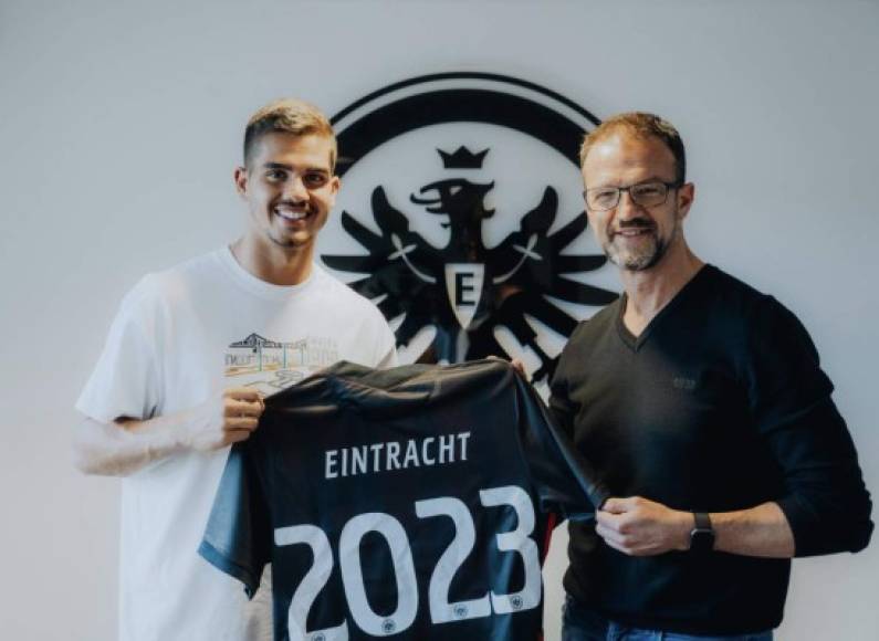 André Silva pasa a ser jugador en propiedad del Eintracht Frankfurt. El club alemán anunció de manera oficial el fichaje del delantero portugués, que fue cedido el verano pasado por dos años al Frankfurt.<br/><br/>El conjunto alemán ha llegado a un acuerdo con el equipo en propiedad, el Milan, y ha anunciado que el jugador ha fichado hasta junio de 2023 con el equipo bávaro.