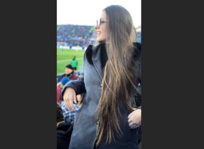En las gradas del estadio Coliseum Alfonso Pérez estuvo presente esta hermosa chica. Se trata de Alicia Gomes Oliveira, la nueva novia del defensa brasileño del Real Madrid, Éder Militao.