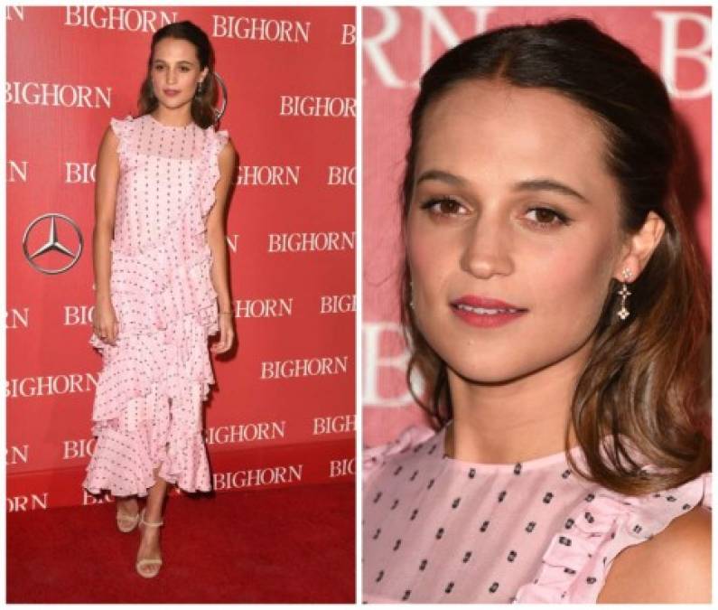 BEVERLY HILLS, CA - JANUARY 07: Alicia Vikander attends The 75th Annual Golden Globe Awards at The Beverly Hilton Hotel on January 7, 2018 in Beverly Hills, California. Frazer Harrison/Getty Images/AFP<br/><br/>== FOR NEWSPAPERS, INTERNET, TELCOS & TELEVISION USE ONLY ==<br/><br/>