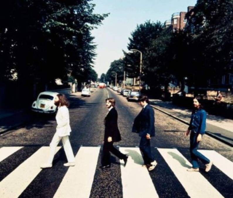 La portada del álbumo de The Beatles Abbey Road, ¿correcto? No exactamente, en esta imagen están caminando en la dirección opuesta. <br/>