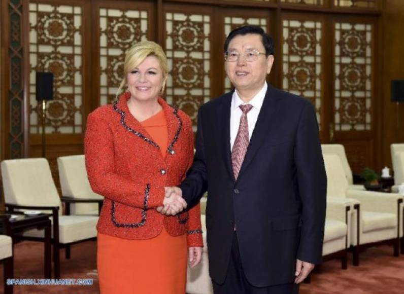 <br/><br/>En 2015, cuando asumió la presidencia de Crocia, una de sus primeras visitas fue a China, para fortalecer lazos diplomáticos con el país asiático.