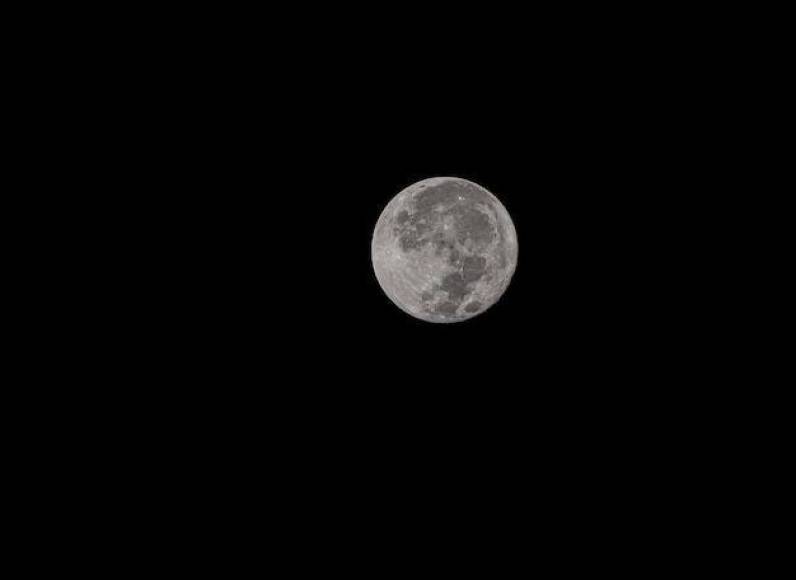 Carías, aseguró que el momento ideal para observar la microluna será justo antes de su puesta del 24 de febrero en hora de 6:22 a.m.