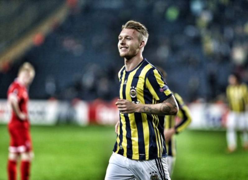 Simon Kjaer, central del Fenerbahce, internacional por Dinamarca, está en la agenda de varios clubes ingleses, entre ellos el Hull City y el Liverpool, según 'Daily Mail'. Kjaer, de 28 años, estaría dispuesto a recalar en la Premier League.