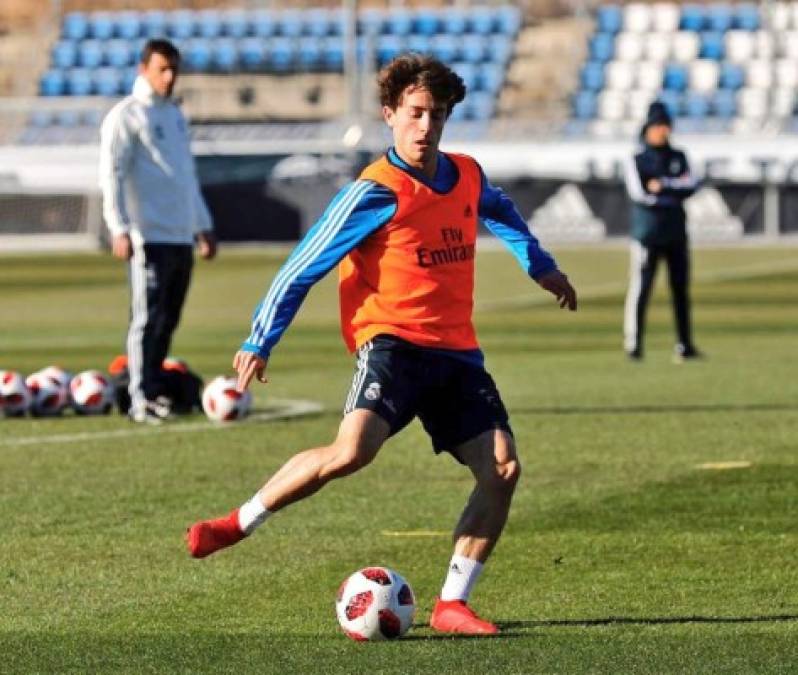 Álvaro Odriozola cuenta con 23 años de edad y es uno de los jugadores que Zidane quiere que siga en el club madridista.