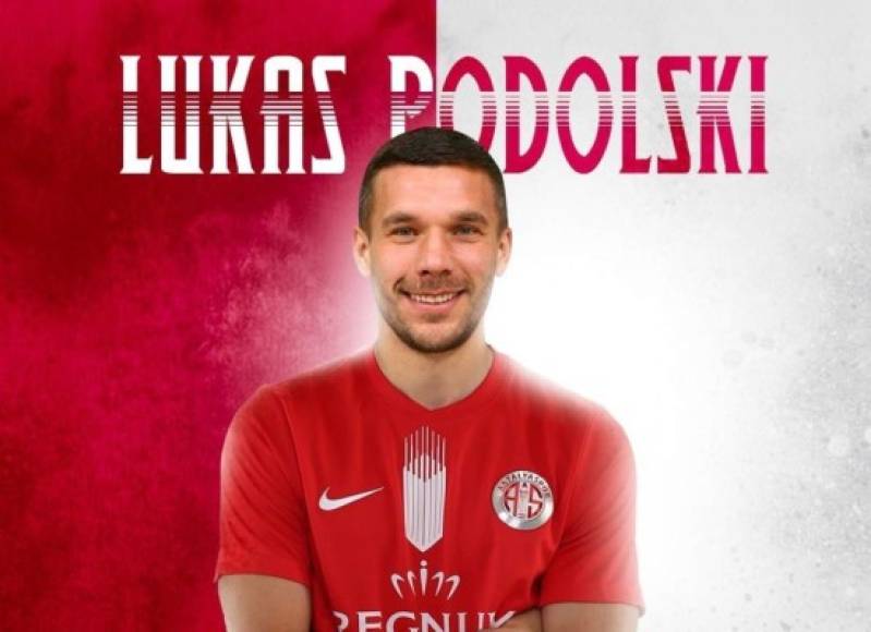 El Antalyaspor de Turquía anunció la contratación del atacante alemán Lukas Podolski, quien causó baja recientemente del Vissel Kobe de Japón. Será una nueva experiencia en Turquía después de haber militado en el Galatasaray.