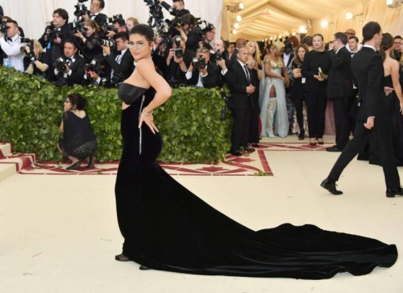 Kylie Jenner también se encuentra entre las peor vestidas, según los expertos en moda.<br/><br/>La menor del clan Kardashian-Jenner se saltó el código de vestimenta con un Alexander Wang negro.