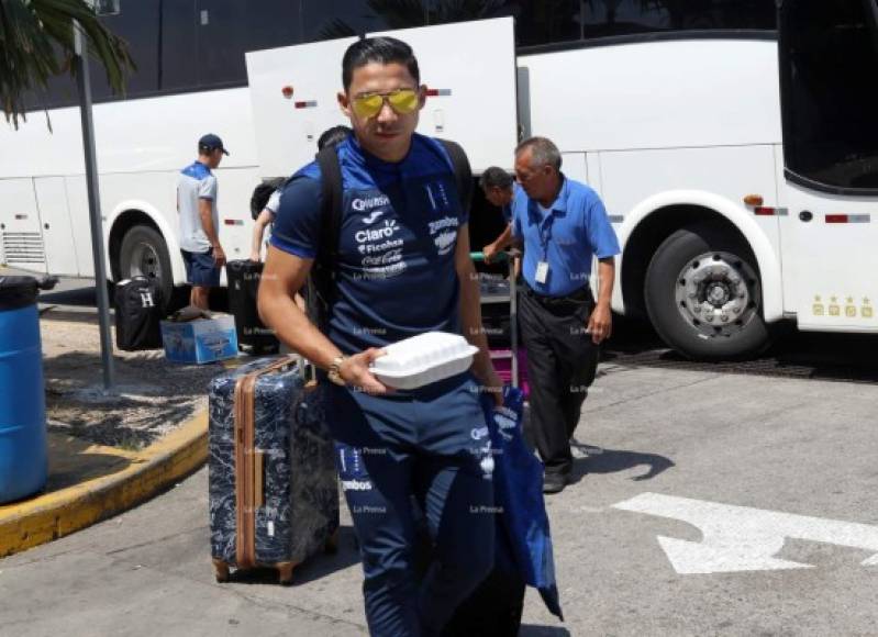 Emilio Izaguirre es duda ante Ecuador ya que en el último entrenamiento estuvo en la práctica por separado. Sin embargo, el jugador del Celtic viajó con la Bicolor.