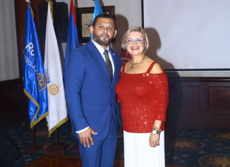 Juan Carlos Díaz, presidente del Club Rotario Usula, junto a María Elena Price, gobernadora del Distrito Rotario 4250. 