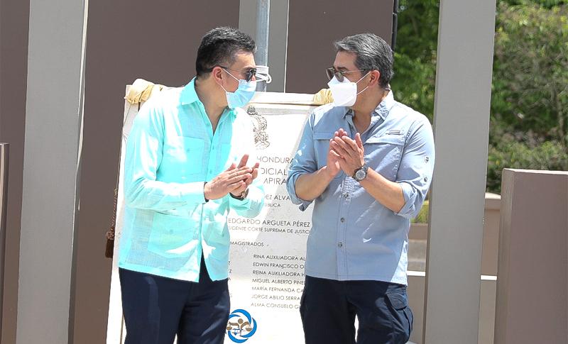 Rolando Argueta y Juan Orlando Hernández. Fotografía: Cortesía.