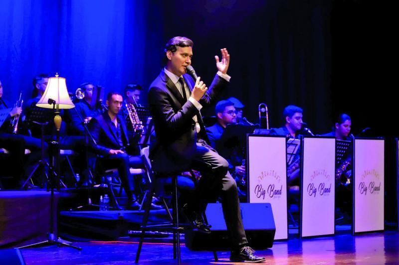 Daniel Ochoa brilla junto a la Big Band Jazz