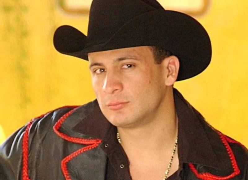 Valentín Elizalde<br/>El ‘Gallo de Oro’ fue acribillado a sus 27 años un 25 de noviembre de 2006 en Reynosa, Tamaulipas. Cerca de su auto se encontraron 70 casquillos de diferentes calibres.<br/>
