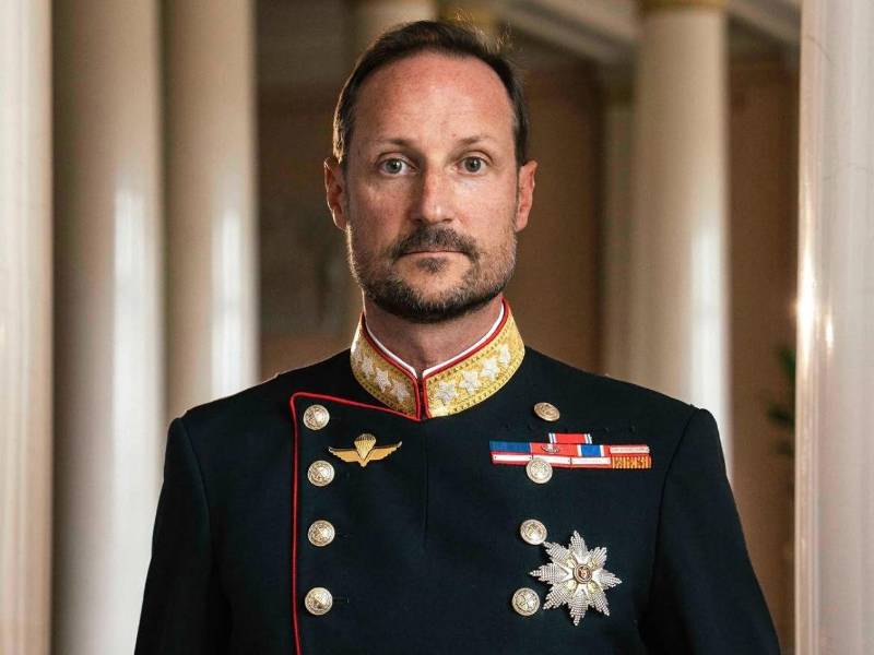 Tras la muerte de Harald V, a los 89 años, la Casa Real escribió en su cuenta oficial de Instagram solo dos frases: Su Majestad el Rey Haakon VIII y Todo por Noruega, acompañadas por el retrato oficial del nuevo jefe de Estado.