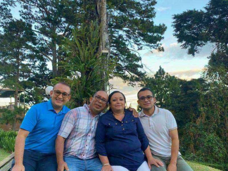 La familia celebra ordenación de hermanos Guerra Estévez. La familia celebra ordenación de hermanos Guerra Estévez.