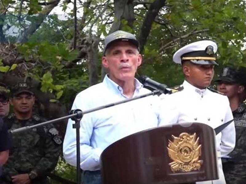El presidente de Honduras, Nasry Asfura, recordó este martes en el islote Conejo, en el Golfo de Fonseca (Pacífico), el 57 aniversario de la guerra de 100 horas entre su país y El Salvador por un contencioso limítrofe y migratorio, que se inició el 14 de julio de 1969. Foto EFE