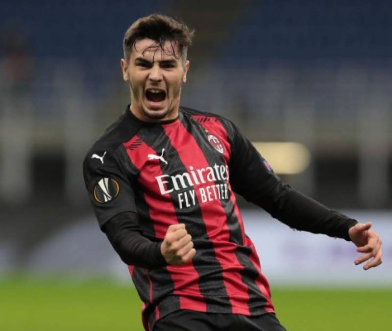 Brahim Díaz es el jugador del Real Madrid que está próximo a salir. Es una salida inminente. En Italia, la Gazzetta dello Sport da por hecho que el jugador español jugará una temporada más en el AC Milan, donde ya jugó el año pasado y dejó buenas sensaciones.