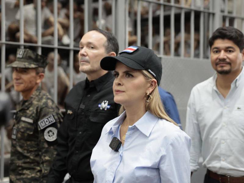 Visita de la presidenta Laura Fernández.