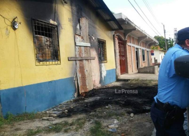 Un grupo de pobladores de la comunidad de Sula en Macuelizo, Santa Bárbara, incendiaron una posta policial tras la muerte de un joven que se conducía en moto.