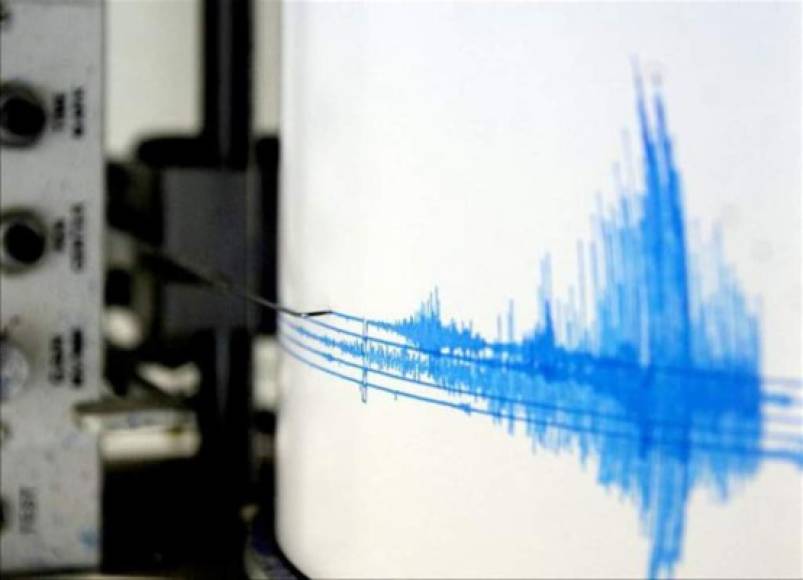 Dos fuertes sismos, uno de magnitud 5,5 a las 19H10 locales (17H10 GMT) y otro de 6.1 a las 21H18 (19H18 GMT) sacudieron este miércoles el centro de Italia causando dos heridos y varios derrumbes en la misma región devastada el 24 agosto por un terremoto.