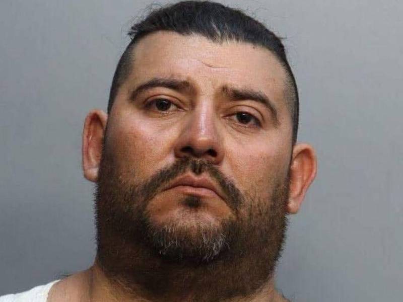 Según los reportes, las autoridades determinaron que el hombre se encontraba en Estados Unidos sin un estatus migratorio legal.