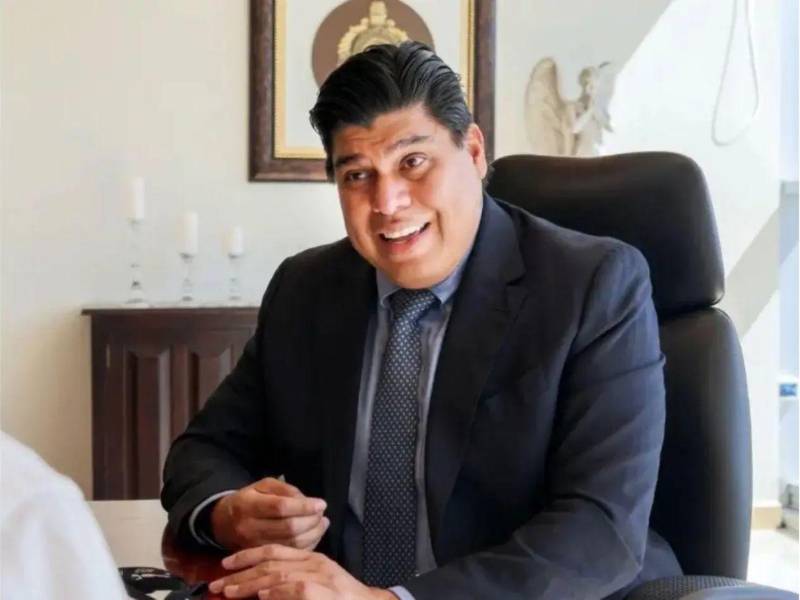 Fotografía al presidente del BCH, Roberto Lagos.