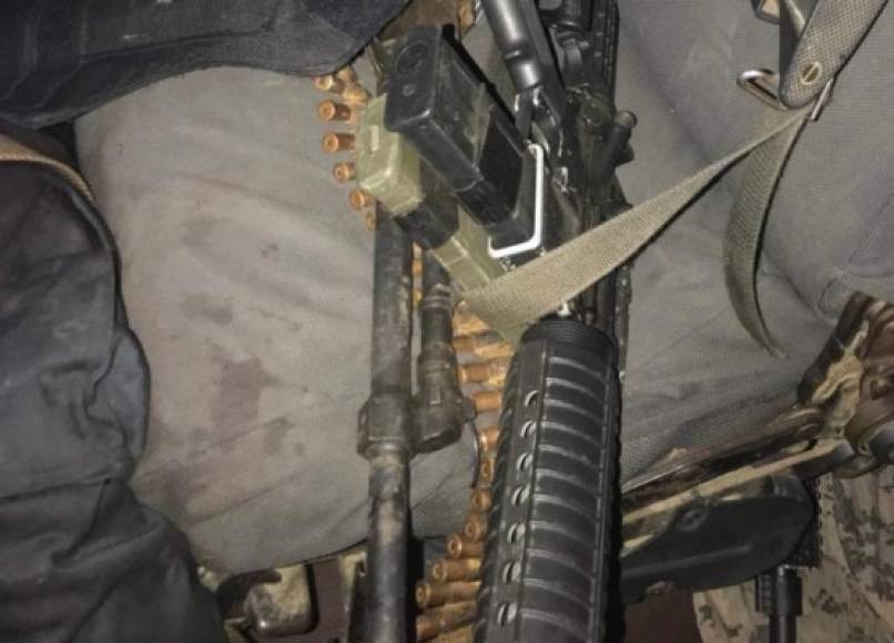 En el interiror se encontraron armas que al parecer son M16 y fueron utilizadas para rescatar al temible cabecilla.