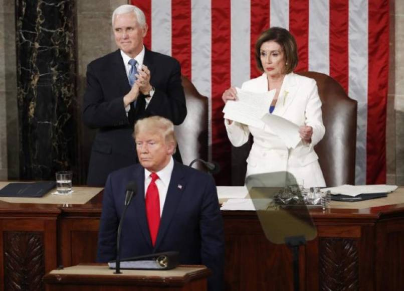 La presidenta de la Cámara Baja de EEUU, la demócrata Nancy Pelosi, se convirtió en una de las protagonistas del Estado de la Unión tras romper el martes su copia del discurso que acababa de pronunciar el presidente Donald Trump.