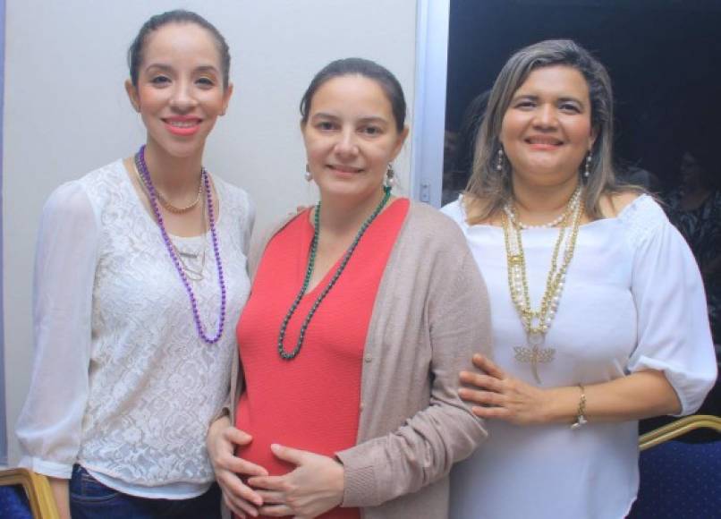 Julia Murillo, Ethel Muñoz y Yanira Romero.