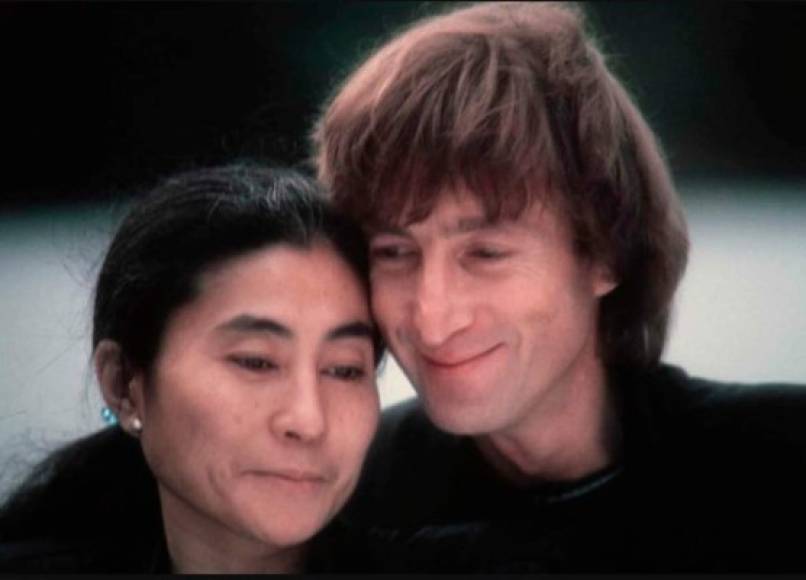 Retirada de la vida pública, Yoko Ono sigue colaborando con las numerosas organizaciones benéficas a las que ayuda económicamente desde hace años. Su solidaridad llegó de la mano de John Lennon, pero ella ha continuado su legado.