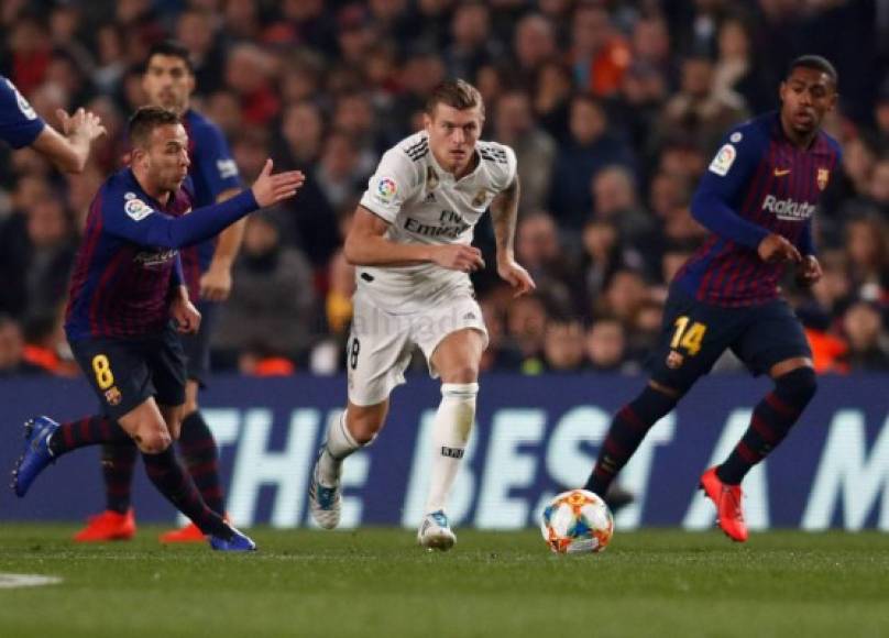 Toni Kroos (8): dejó una exhibición en la primera parte, dominando el centro del campo, incorporándose con peligro al ataque y dando ritmo al juego cuando lo pedía. Ejecutó el primer disparo del Real Madrid a puerta a los cinco minutos con un disparo centrado y tuvo otra para marcar. Bajó su nivel en la segunda mitad pero dejó una de sus mejores actuaciones del curso.