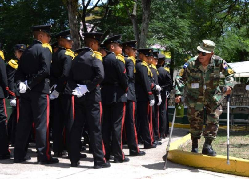 Un veterano de guerra participa en la conmemoración del 47 aniversario de la guerra entre Honduras y El Salvador, también conocida como la 'guerra del fútbol', AFP