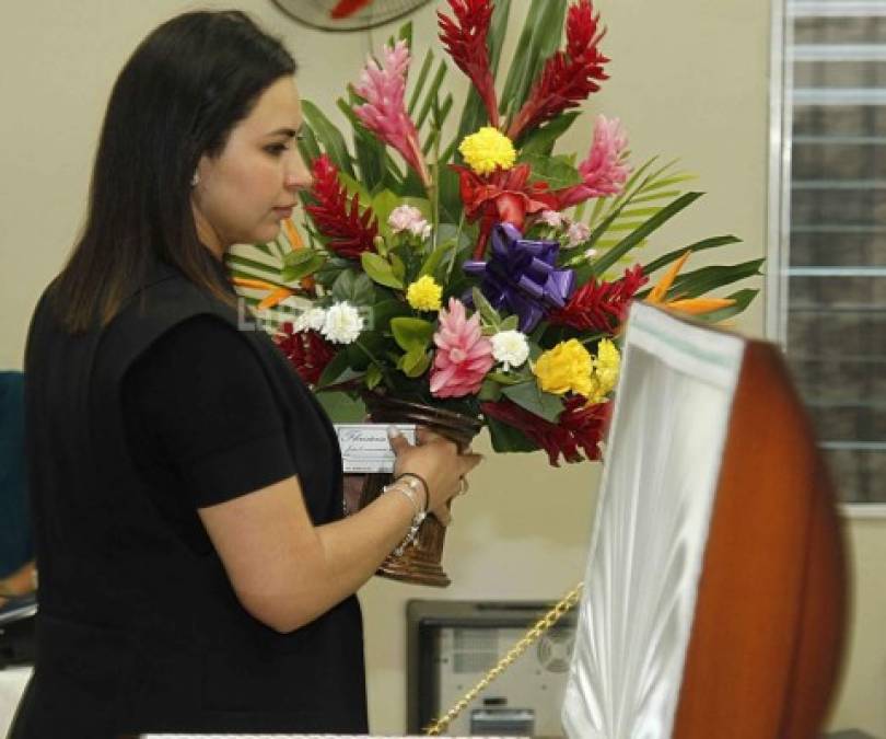 La esposa de Juan Carlos García unas flores para el ex jugador.