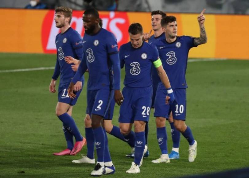 Los jugadores del Chelsea festejando lo que era el 1-0 parcial a favor del juego.