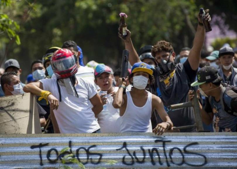 El presidente Ortega culpó ayer a 'pequeños grupos de la oposición', cuyo nombre no especificó, de ser los causantes de las revueltas.<br/><br/>