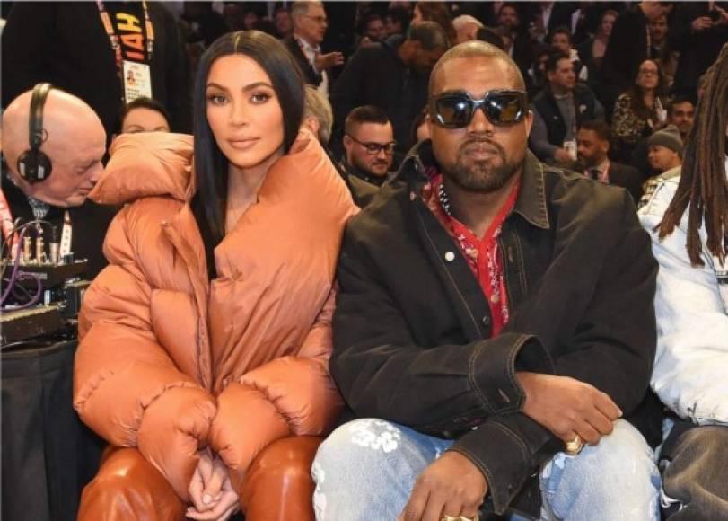 Kardashian se casó con West en 2014, ha triunfado en la televisión con el reality 'Keeping Up with the Kardashians', y es una de las celebridades más populares en las redes sociales (tiene unos 200 millones de seguidores en Instagram). Por su parte, West está considerado como uno de los raperos más importantes de la historia gracias a discos como 'My Beautiful Dark Twisted Fantasy' (2010) o 'Yeezus' (2013).